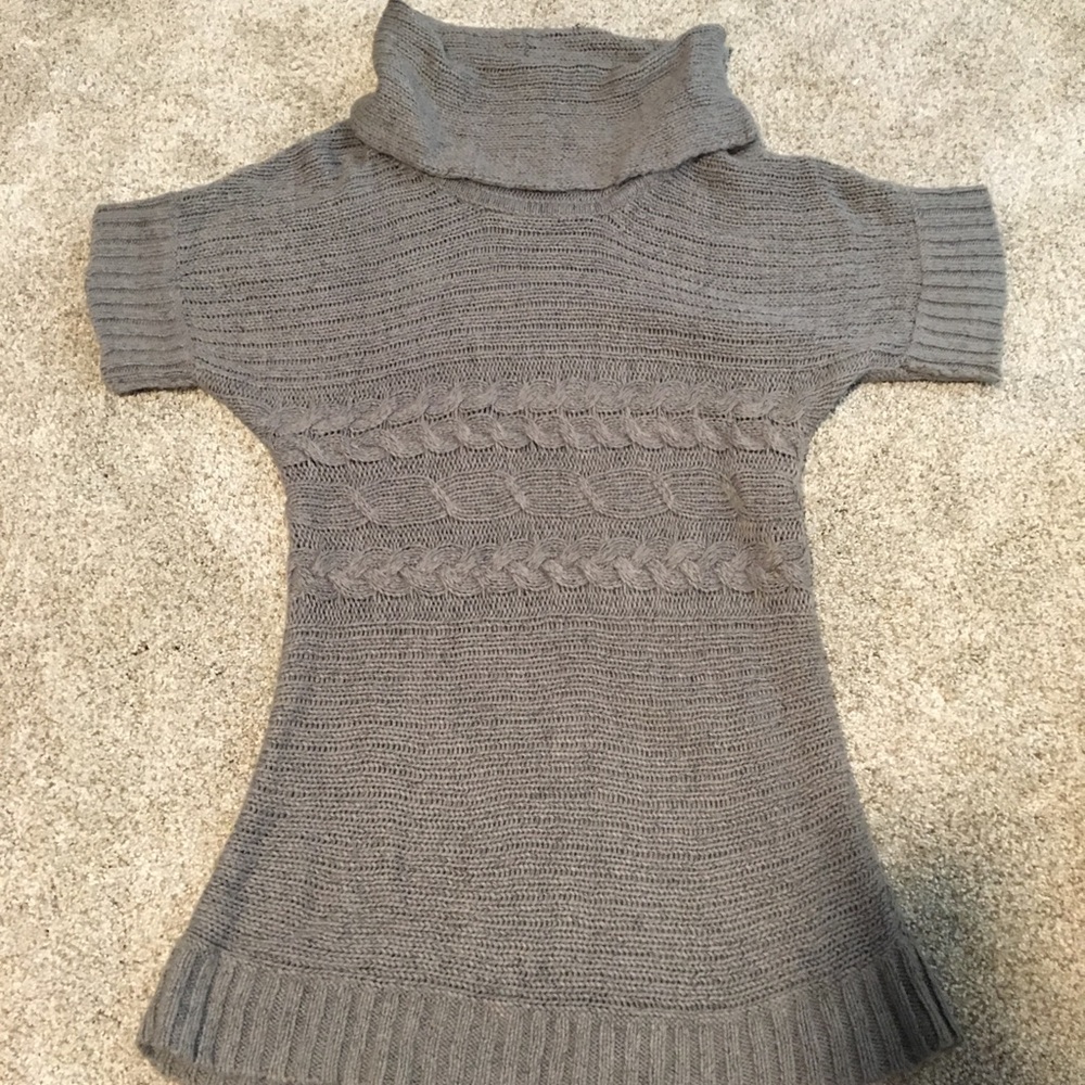 Maternity short sleeve sweater large